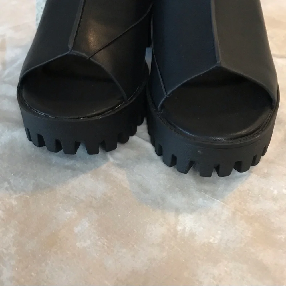 NWT  Mudd Women’s black chunky sandals w/strap. No box. - Picture 7 of 9